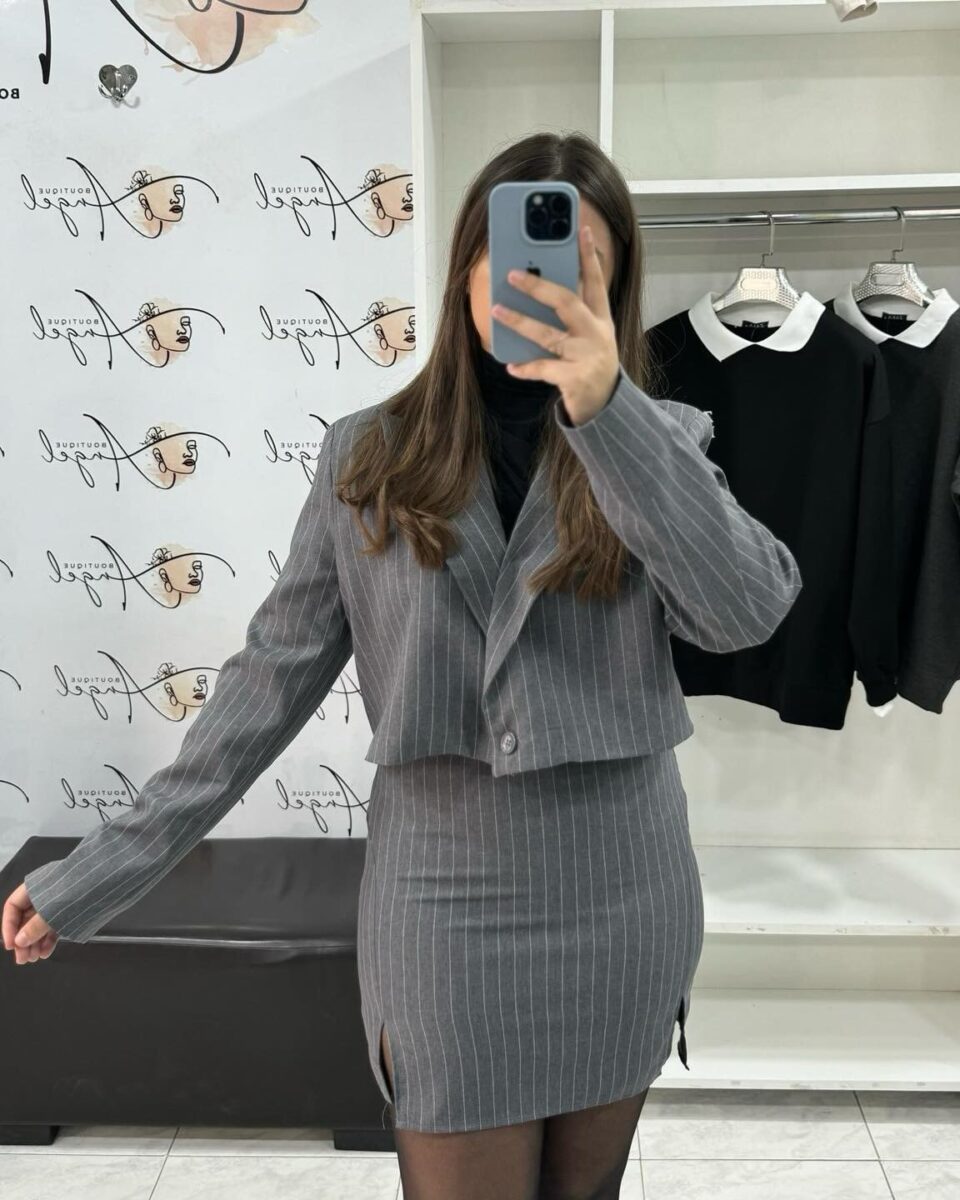 Tailleur-A-Cravate-Milessa