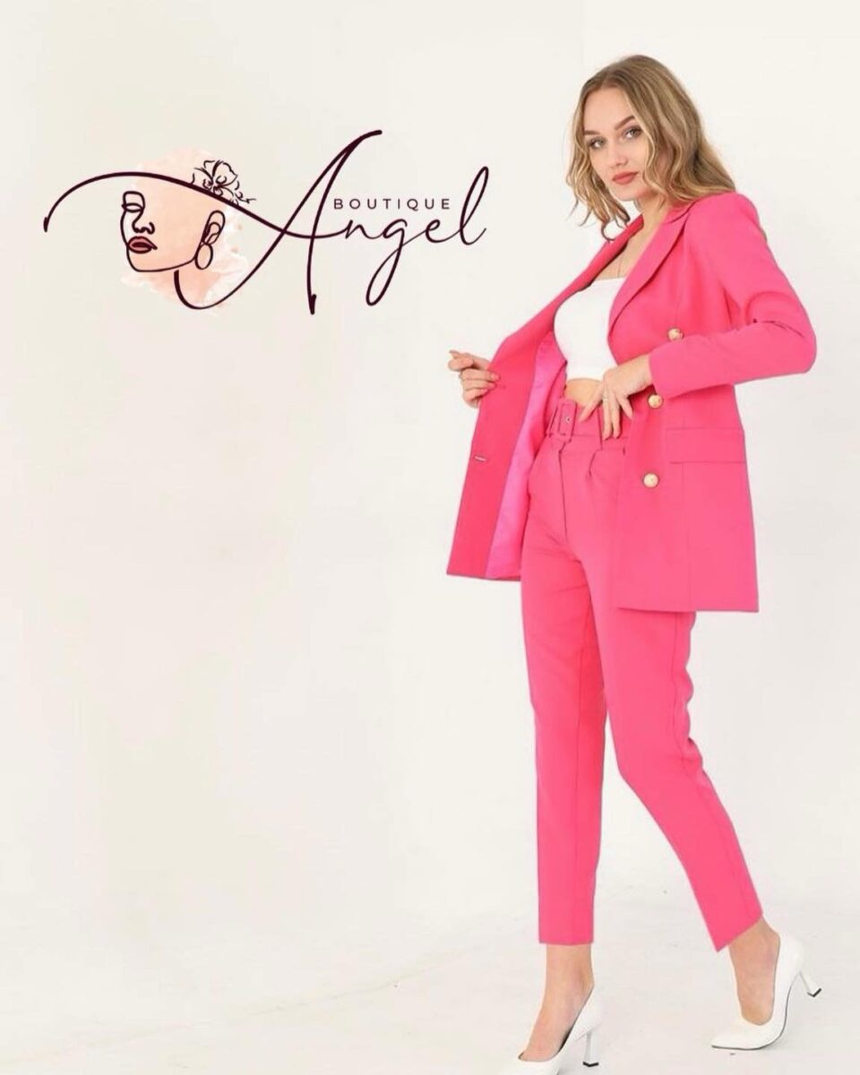Tailleur-a-Veste-Boutonnage-Croisée